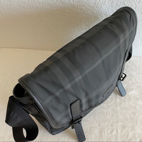 Burberry Check Pattern Black Nylon messenger laptop bag - Picture 7 of 16